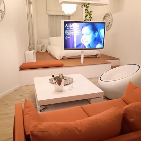 The Luxury White Suite Charleroi Bagian luar foto