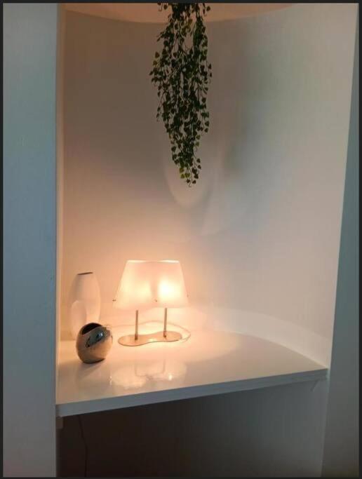The Luxury White Suite Charleroi Bagian luar foto