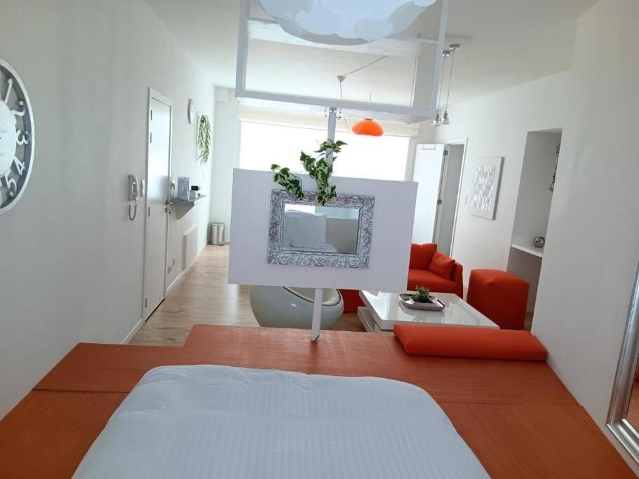 The Luxury White Suite Charleroi Bagian luar foto